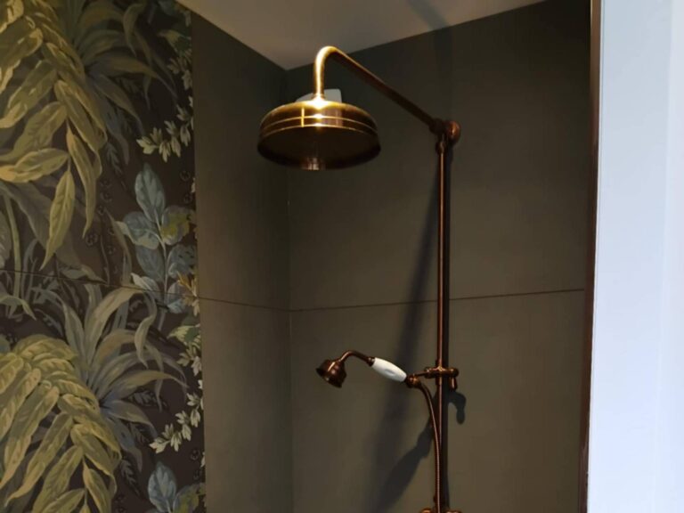 Installation rapide et soignée de douche vintage à Évreux